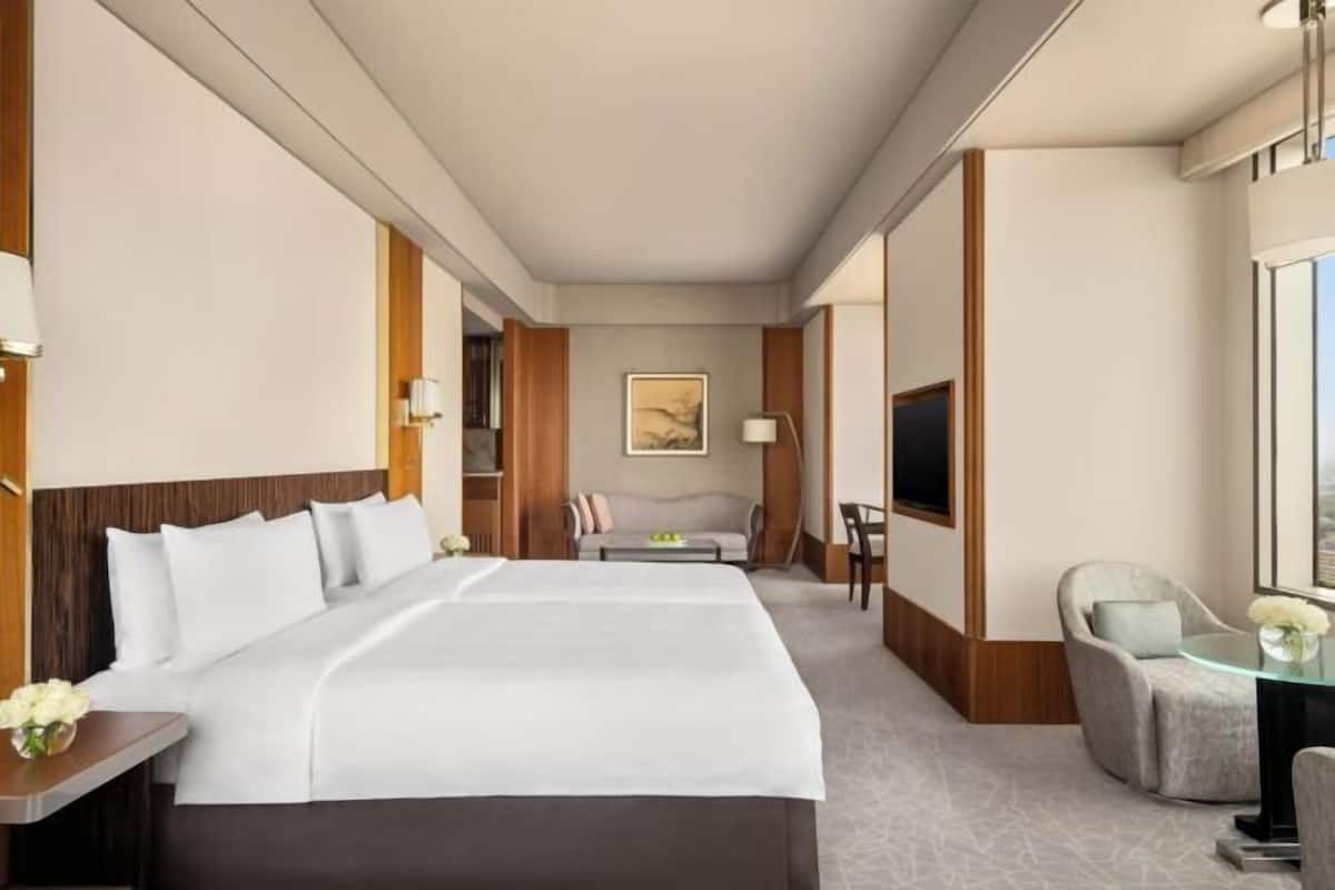 1 bedroom, premium bedding, down duvets, Select Comfort beds