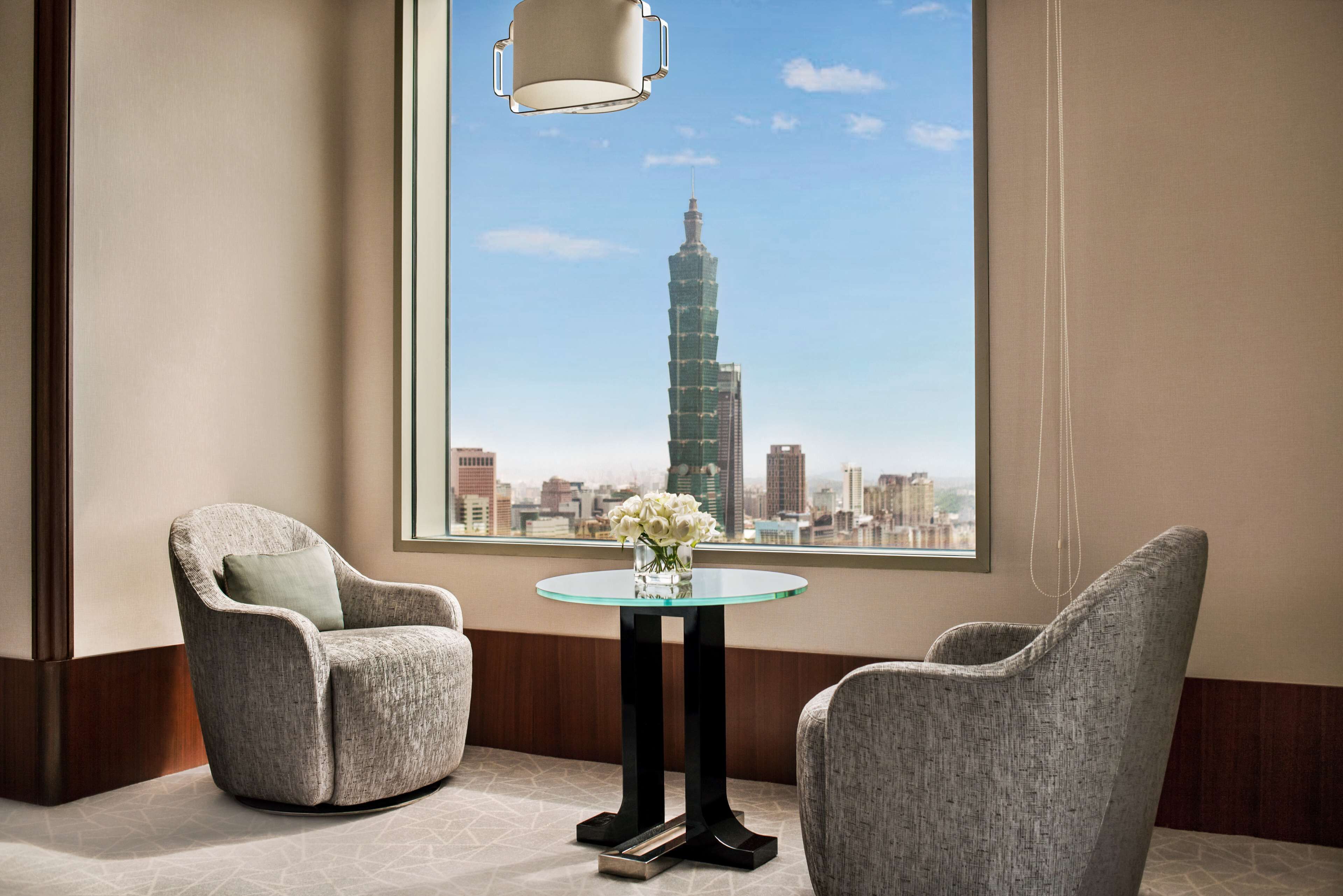 1 bedroom, premium bedding, down comforters, Select Comfort beds