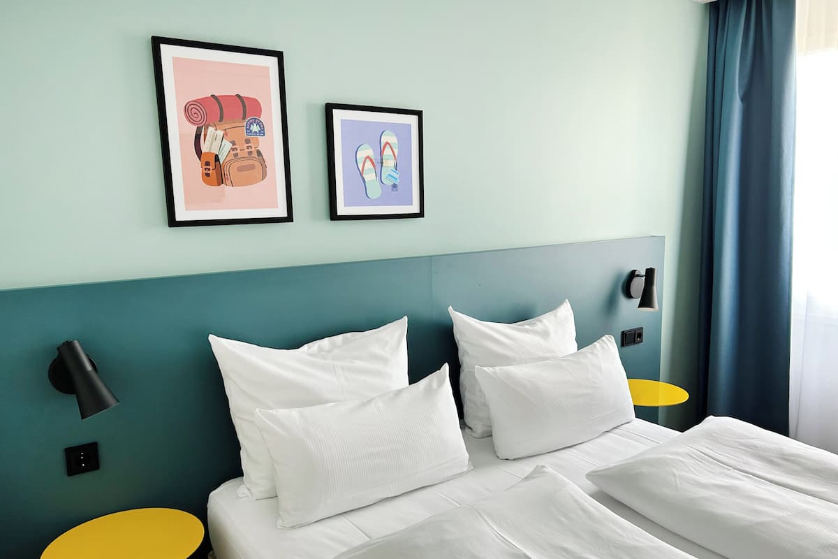 Hypo-allergenic bedding, down duvets, in-room safe, desk