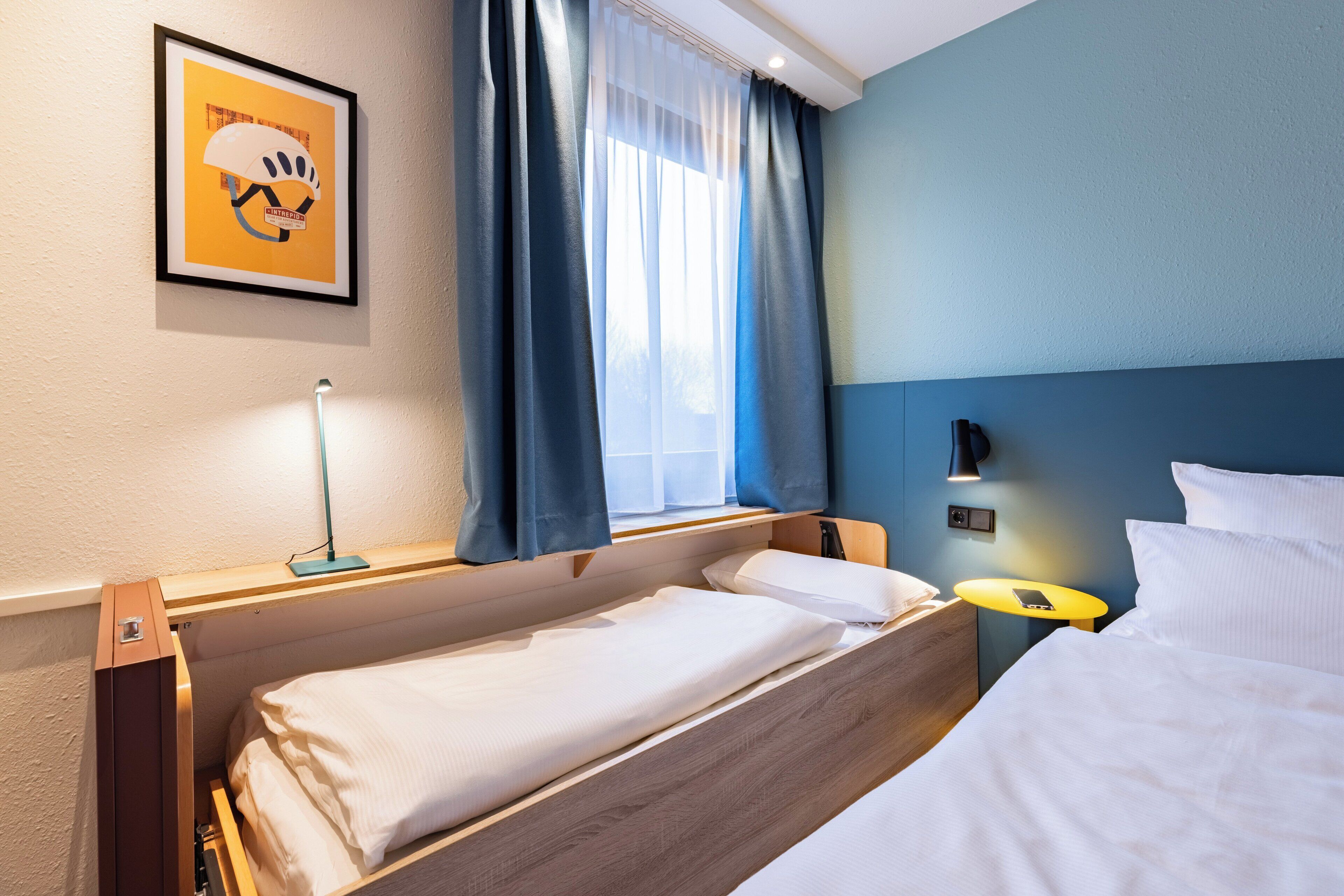 Hypo-allergenic bedding, down duvets, in-room safe, desk