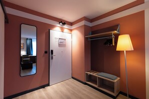 Standard Room, 1 Queen Bed with Sofa bed, Accessible | Hypo-allergenic bedding, down comforters, in-room safe, desk