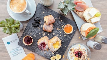 Sarapan (EUR 19 per orang)