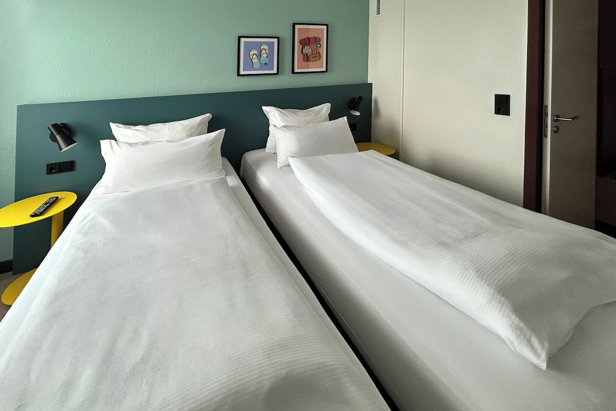 Hypo-allergenic bedding, down duvets, in-room safe, desk