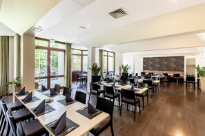 Breakfast (EUR 19 per person)