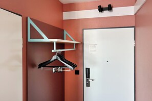 Hypo-allergenic bedding, down duvets, in-room safe, desk