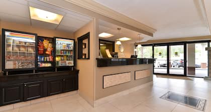 Comfort Inn & Suites Alexandria West