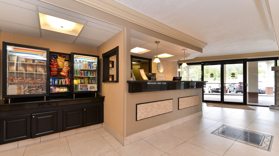 Comfort Inn & Suites Alexandria West