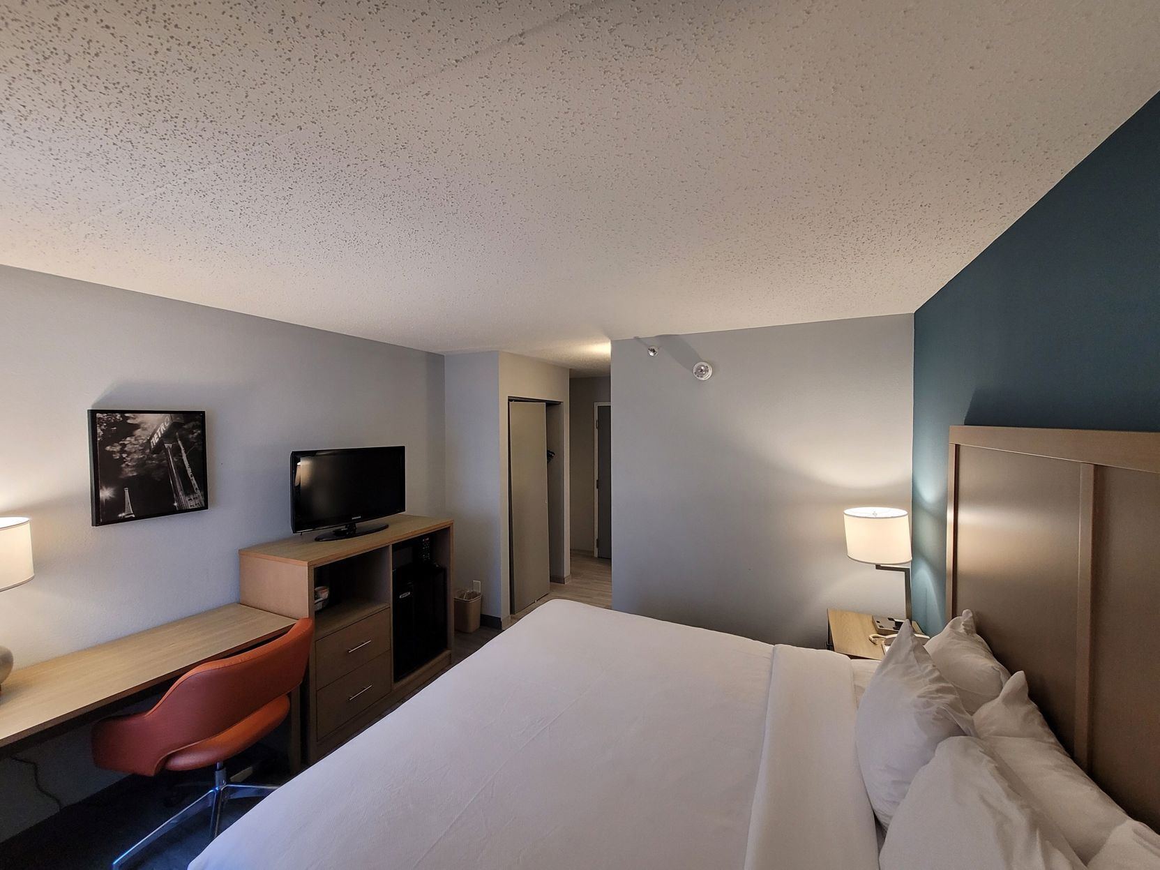 Pillowtop beds, in-room safe, desk, laptop workspace