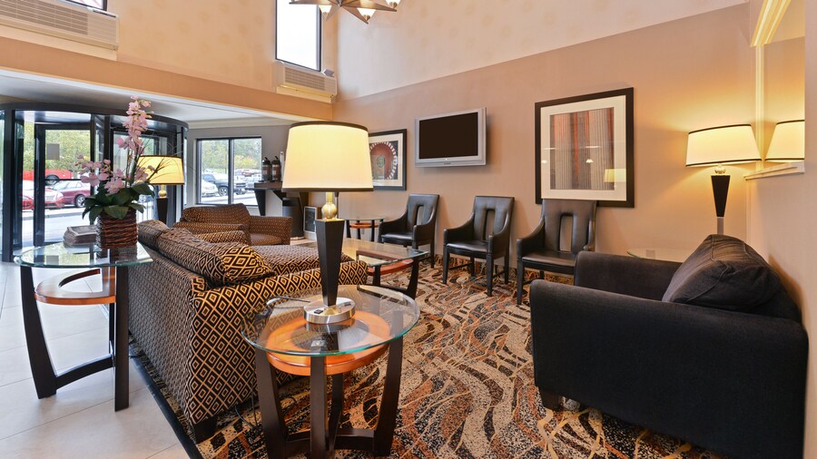 Comfort Inn & Suites Alexandria West