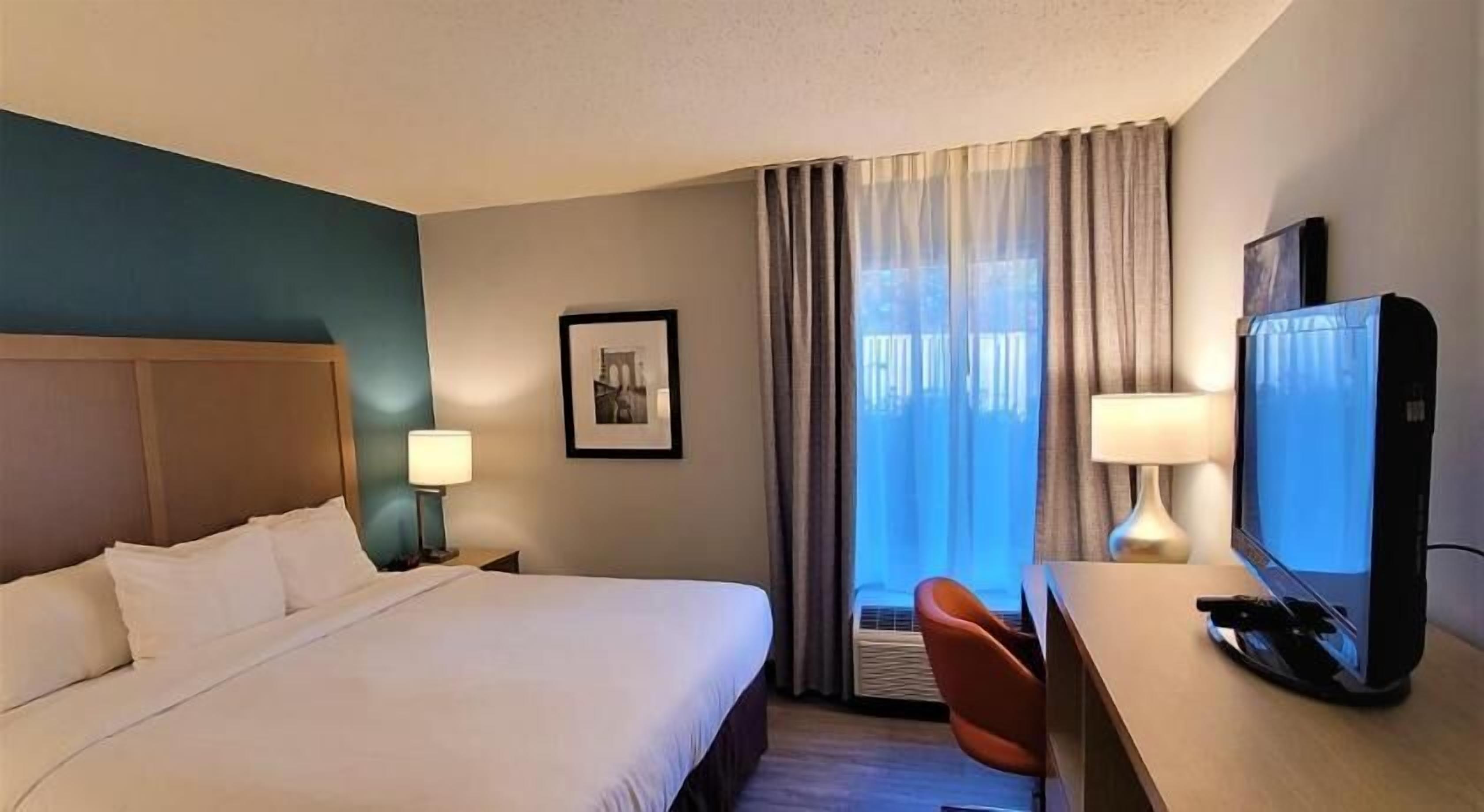 Pillowtop beds, in-room safe, desk, laptop workspace