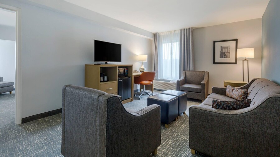 Comfort Inn & Suites Alexandria West
