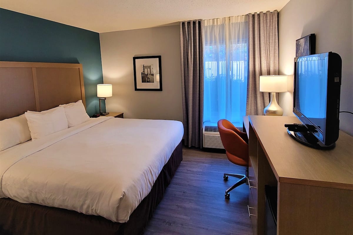 1 bedroom, pillow-top beds, in-room safe, desk