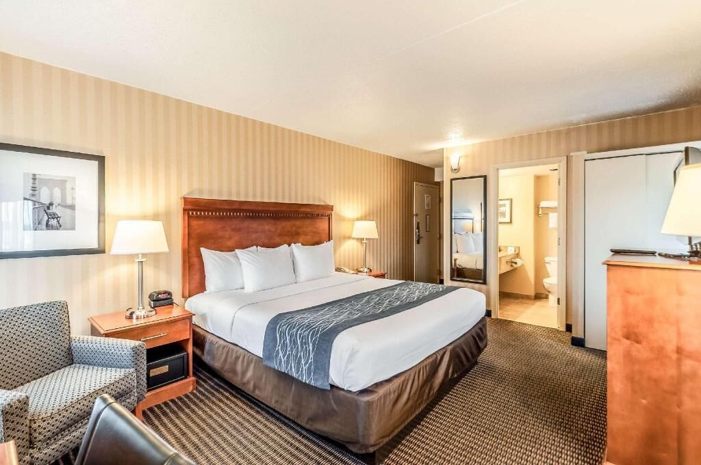 Pillowtop beds, in-room safe, desk, laptop workspace