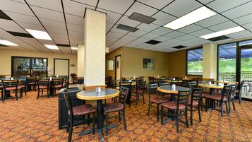 Petit déjeuner complet compris tous les jours