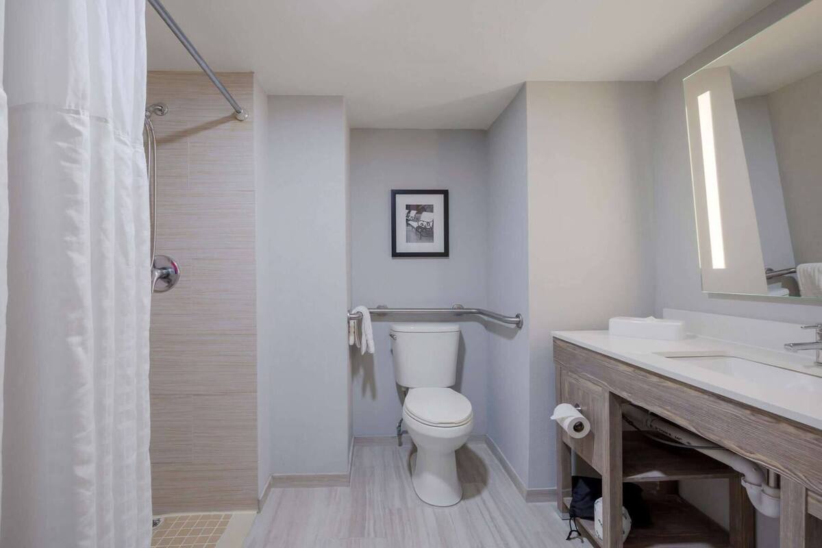 Bathroom | Free toiletries, hair dryer, towels, soap