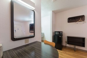 Mini fridge - Motel 6 San Antonio, TX - Fiesta Trails (San Antonio)