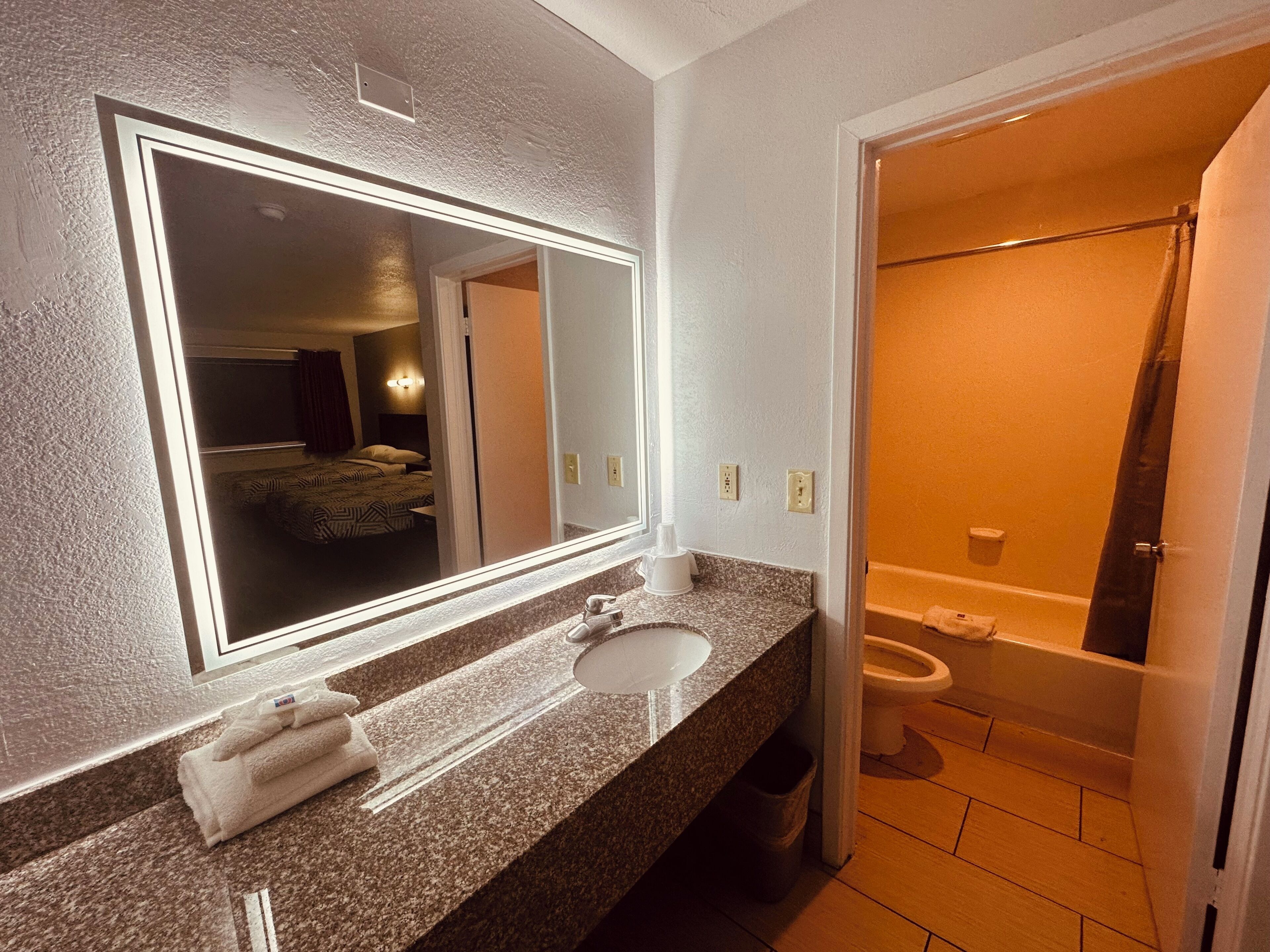 Deep-soaking bathtub, towels