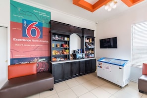 Lounge - Motel 6 San Antonio, TX - Fiesta Trails (San Antonio)