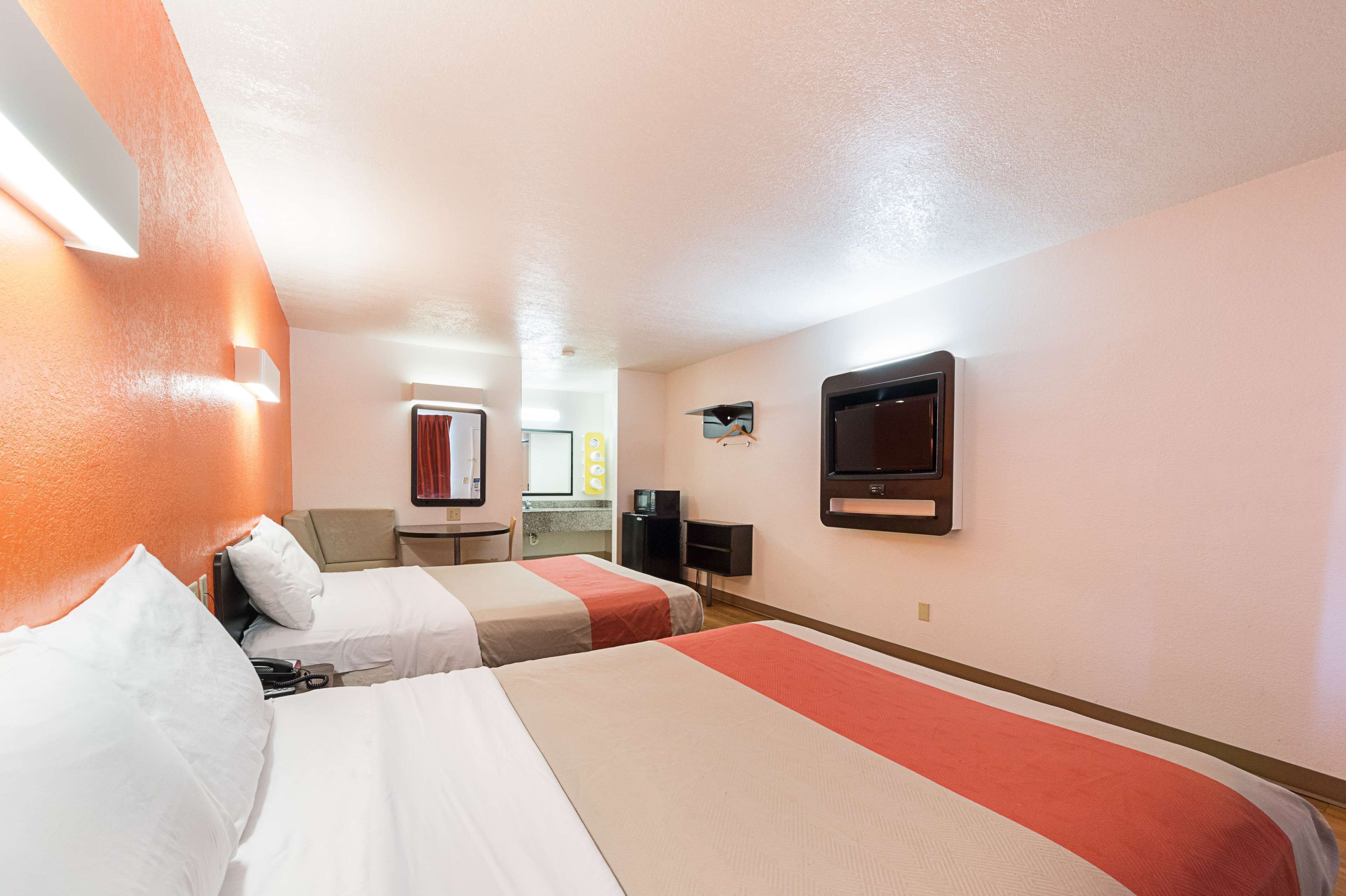 Photo - Motel 6-San Antonio, TX - Fiesta Trails