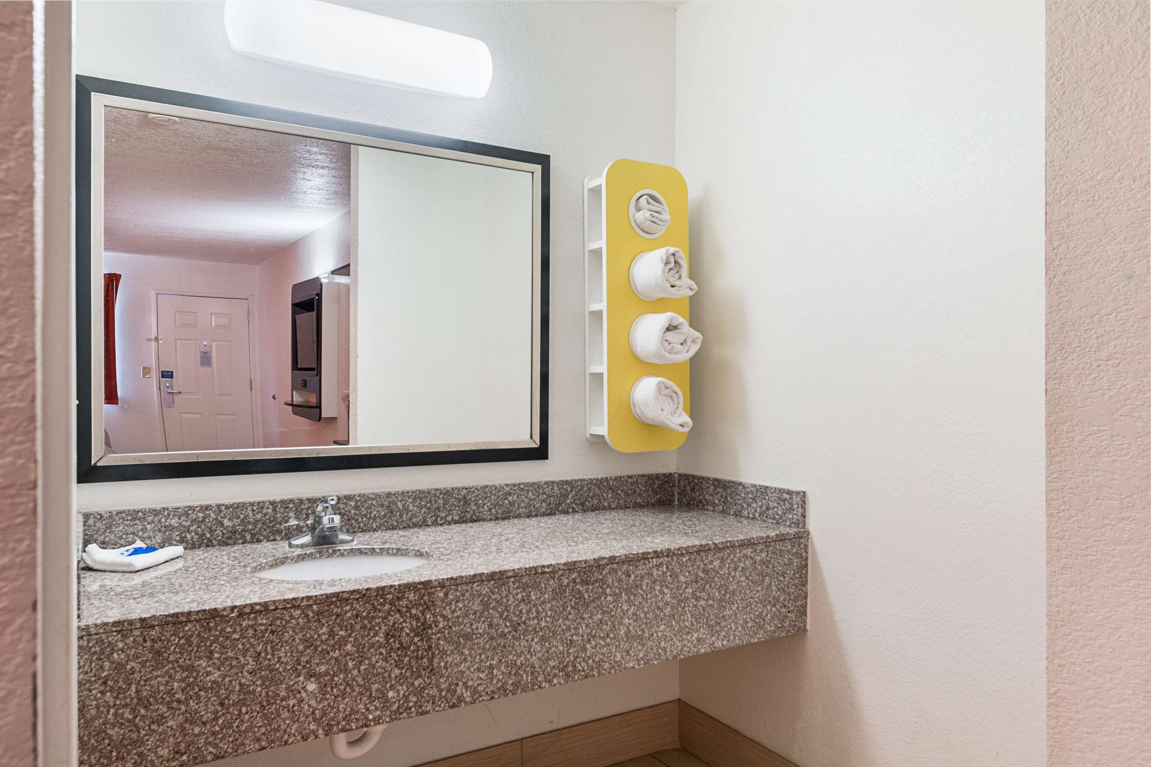 Photo - Motel 6-San Antonio, TX - Fiesta Trails