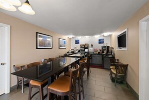 Free daily buffet breakfast  - Best Western Executive Inn (Grove City)