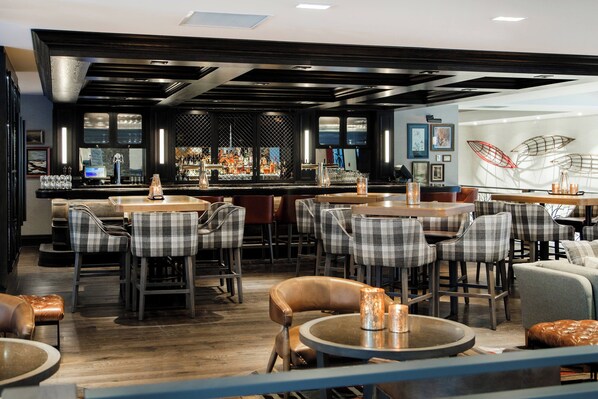 2 quầy bar/khu lounge, quán rượu, lounge tại sảnh 