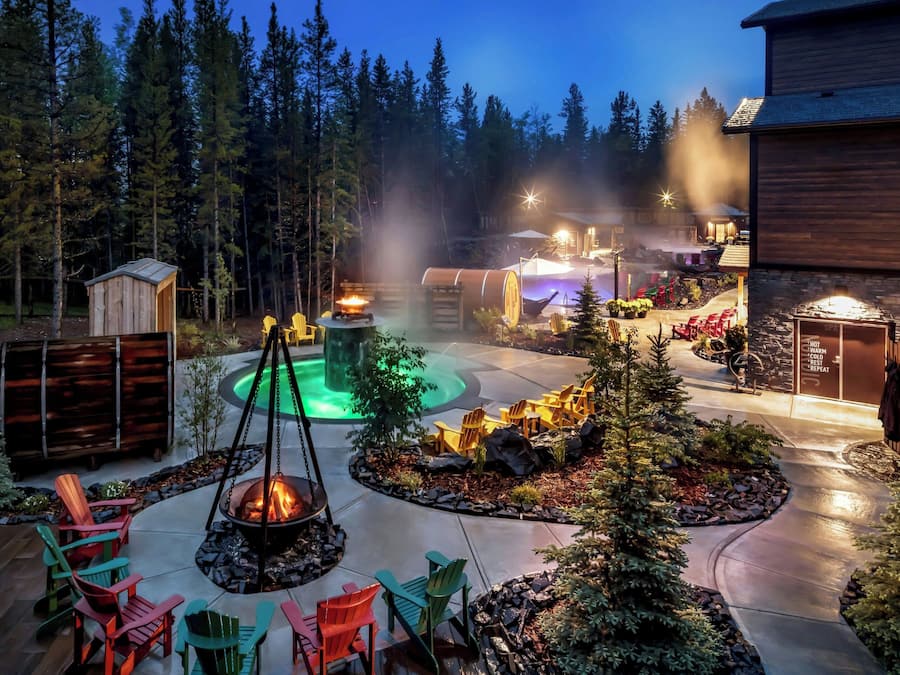 Couples treatment room(s), sauna, hot tub, steam room