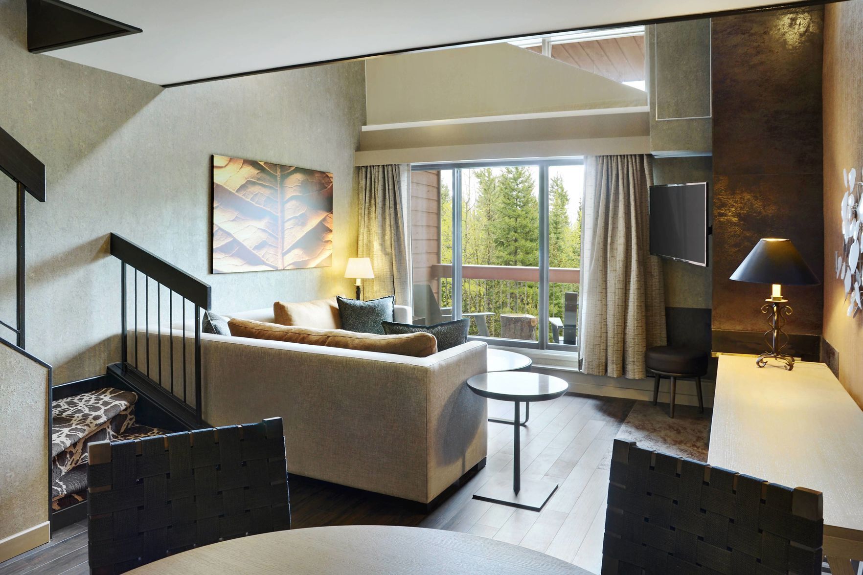 Living area | 36-inch flat-screen TV with satellite channels, TV