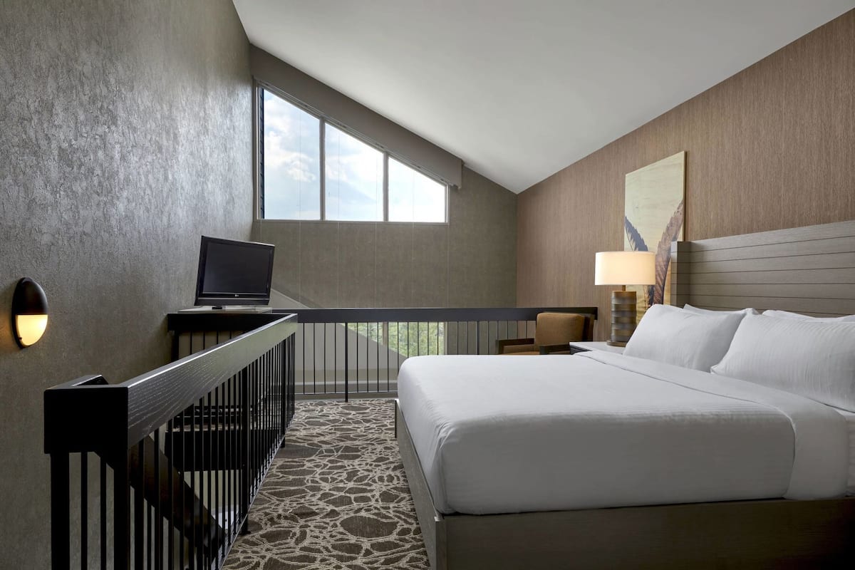 Premium bedding, pillowtop beds, minibar, in-room safe