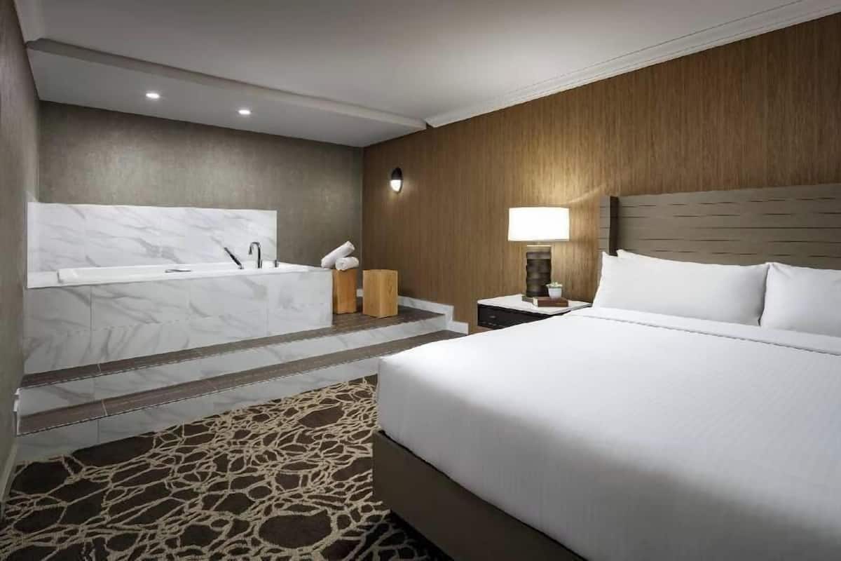 Premium bedding, pillowtop beds, minibar, in-room safe