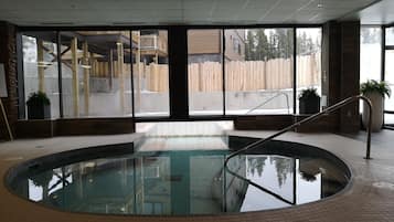 Indoor spa tub
