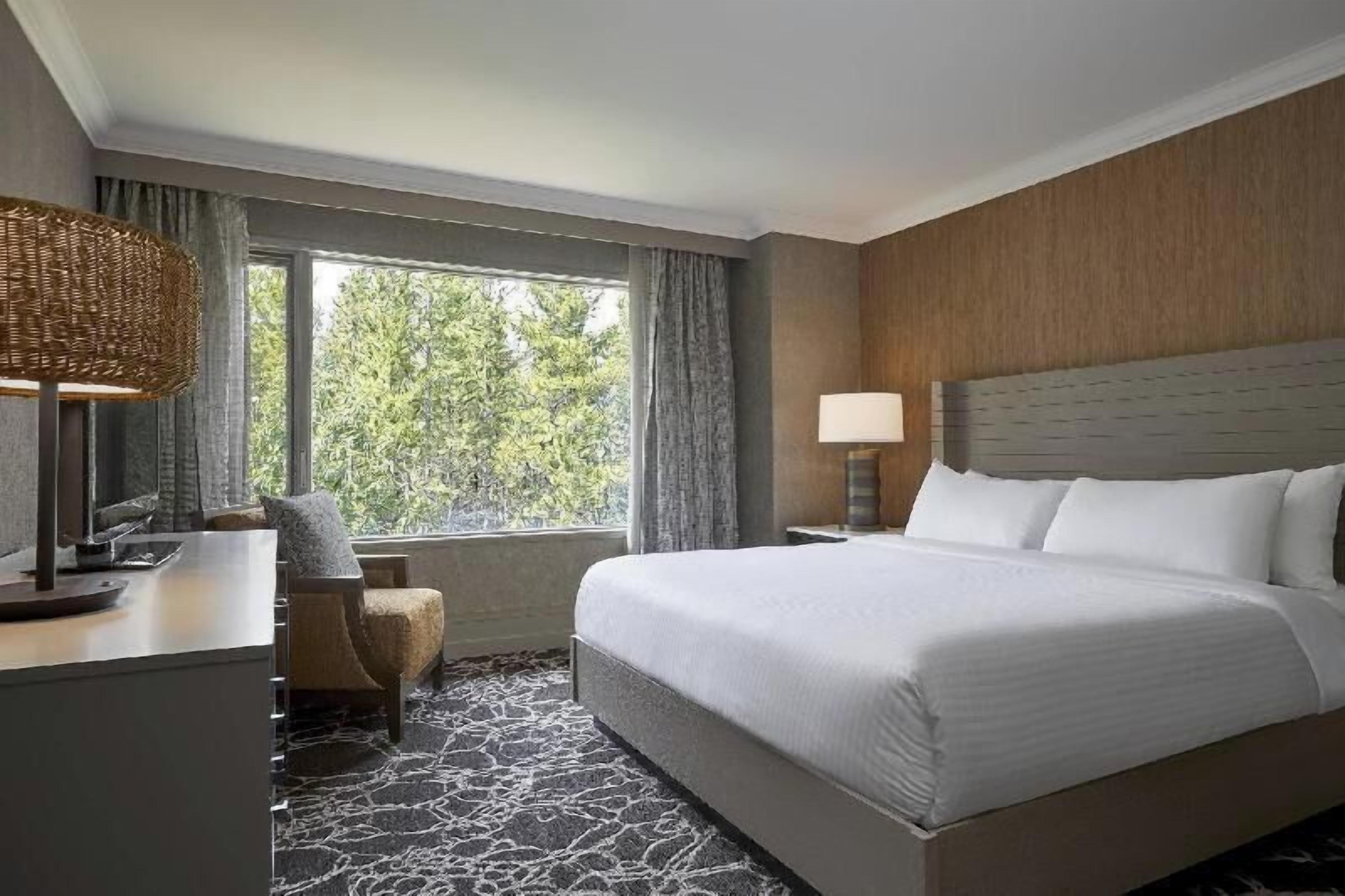 Premium bedding, pillowtop beds, minibar, in-room safe