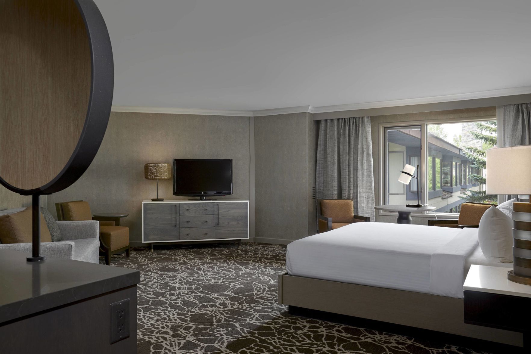 Premium bedding, pillowtop beds, minibar, in-room safe