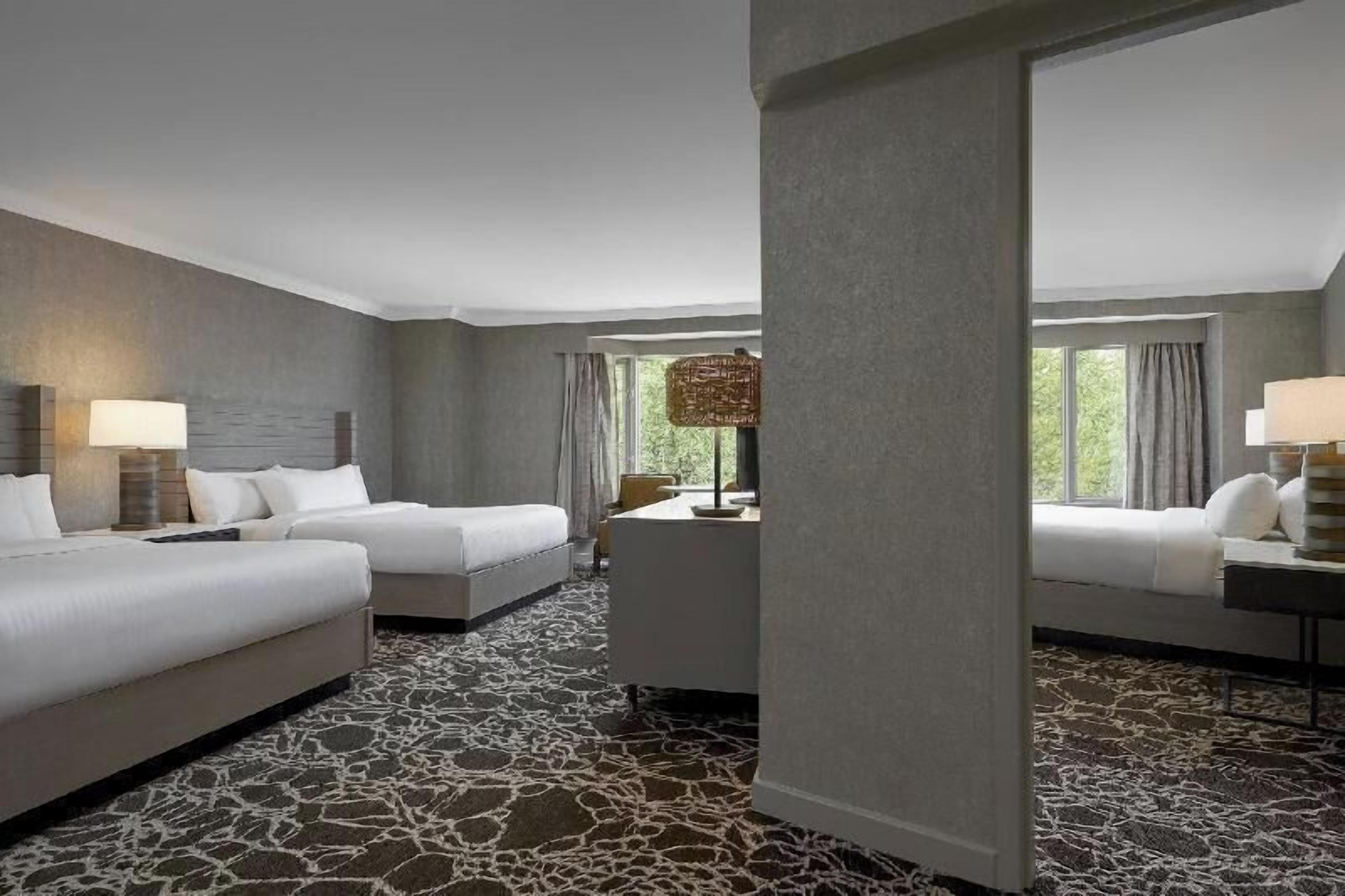 Premium bedding, pillowtop beds, minibar, in-room safe