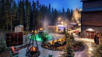 Parihoitohuone(ita), sauna, kuumavesiallas, höyrysauna