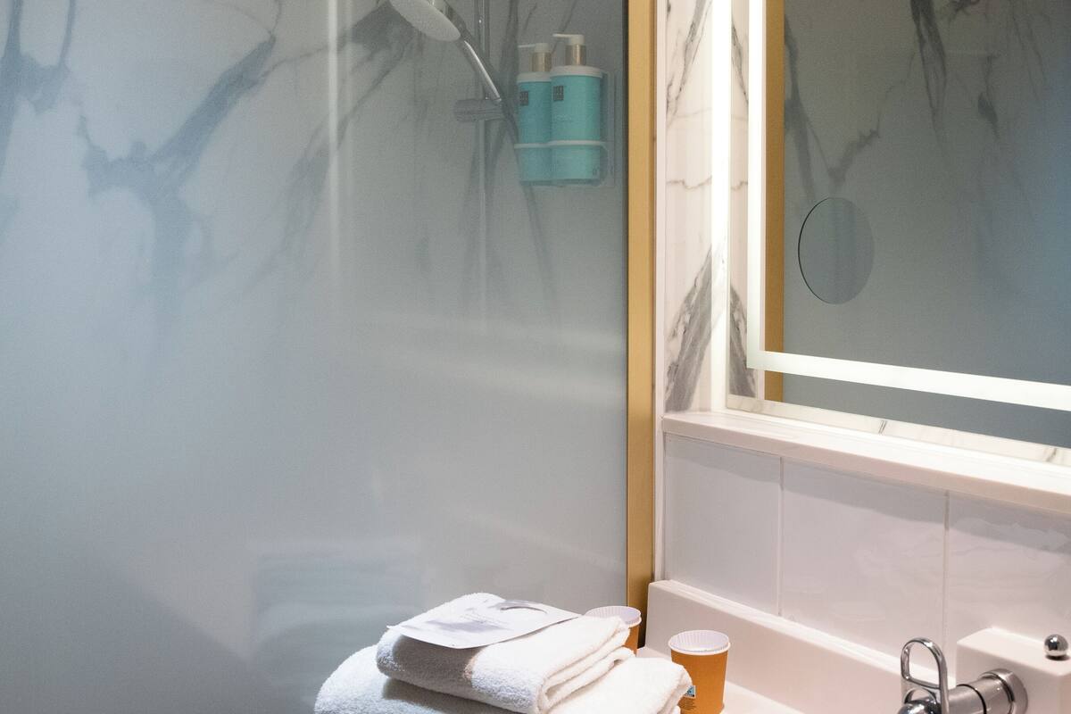 shower, rainfall showerhead, eco-friendly toiletries, hair dryer