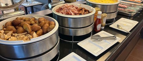 Frokostbuffé hver dag (EUR 20 per person)