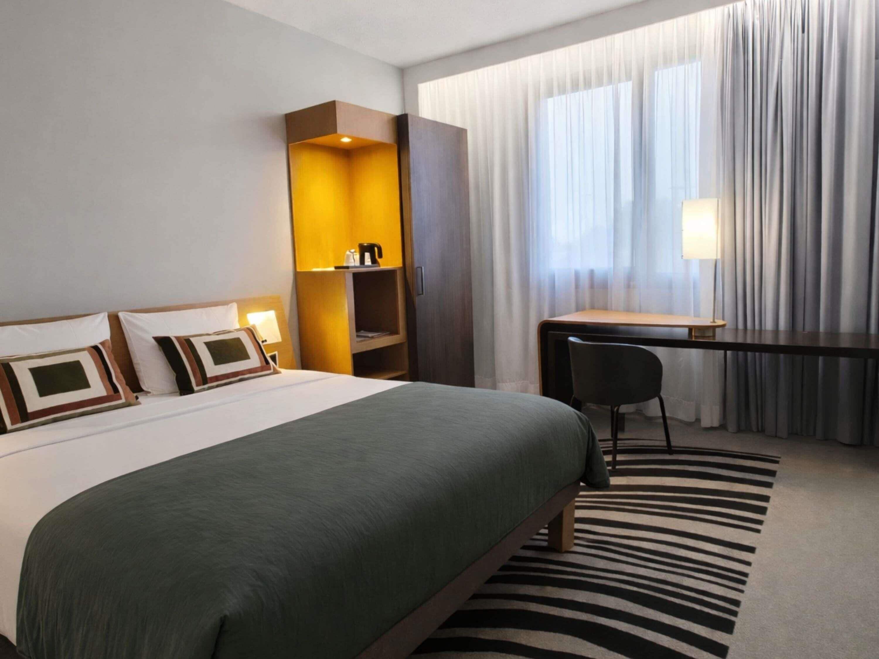 Memory-foam beds, in-room safe, desk, blackout curtains