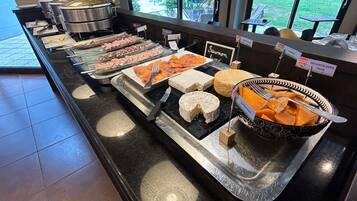 Dagelijks ontbijtbuffet (EUR 20 per persoon)