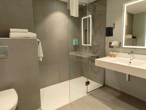 Betten mit Memory-Foam-Matratzen, Zimmersafe, Schreibtisch