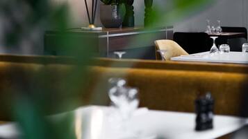 Breakfast and dinner served