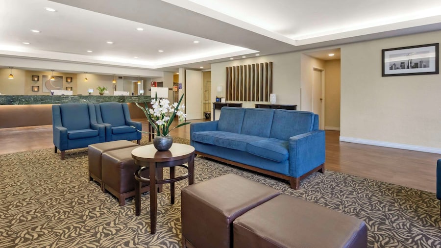 Comfort Inn & Suites Sea-Tac Airport