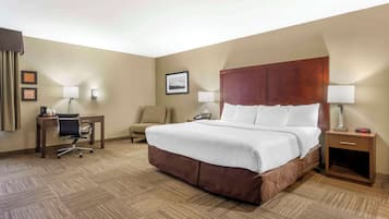 Roupas de cama premium, cofres nos quartos, escrivaninha