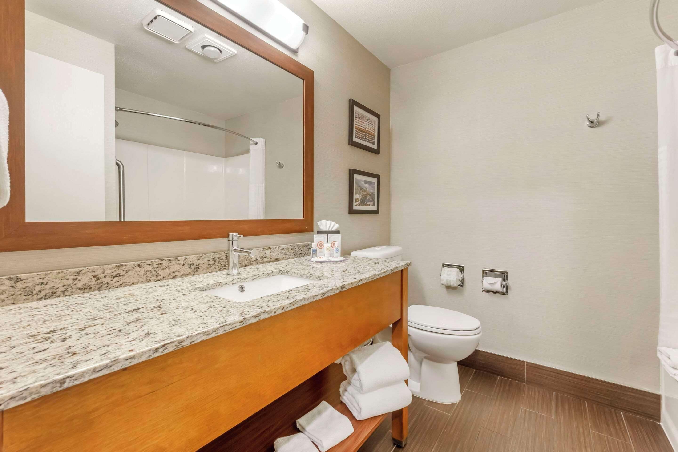 Chambre Standard, 1 très grand lit, non-fumeur | Literie de qualité, coffre-fort pour ordinateur portable, bureau