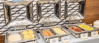 Holiday Inn Express & Suites Wilmington-Newark by IHG 