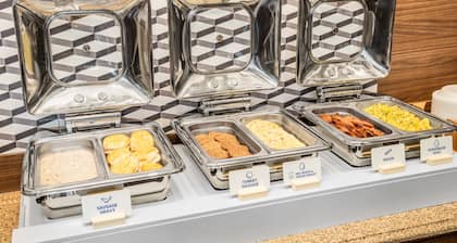 Holiday Inn Express & Suites Wilmington-Newark by IHG