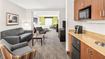 Premium bedding, in-room safe, desk, laptop workspace