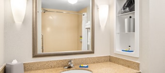 Holiday Inn Express & Suites Wilmington-Newark by IHG