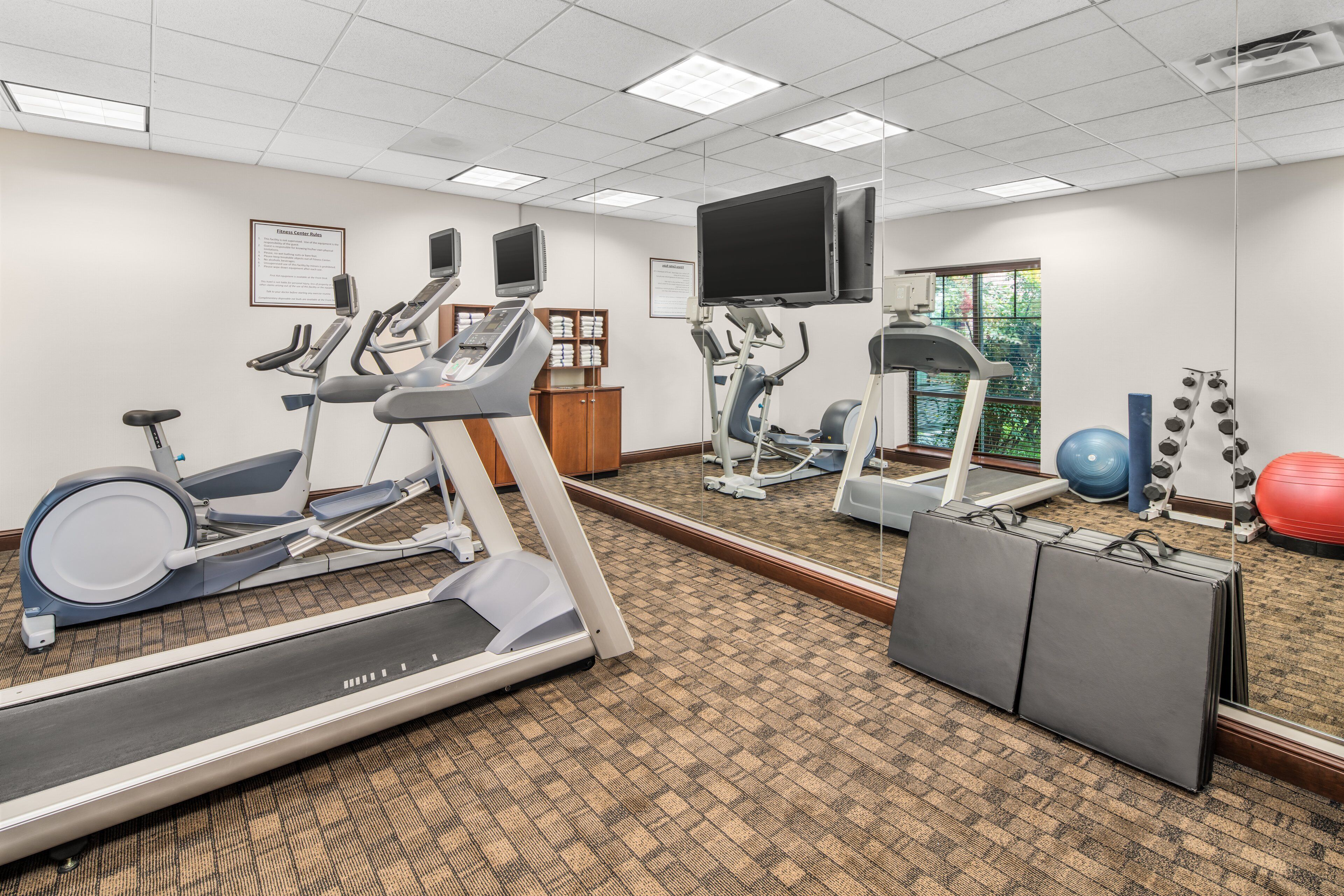 standard room | fitness facility