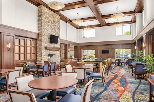 Holiday Inn Express & Suites Wilmington-Newark by IHG 